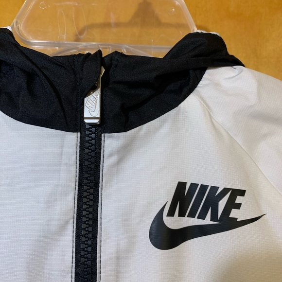 Kids Nike Windbreaker - Picture 3 of 7